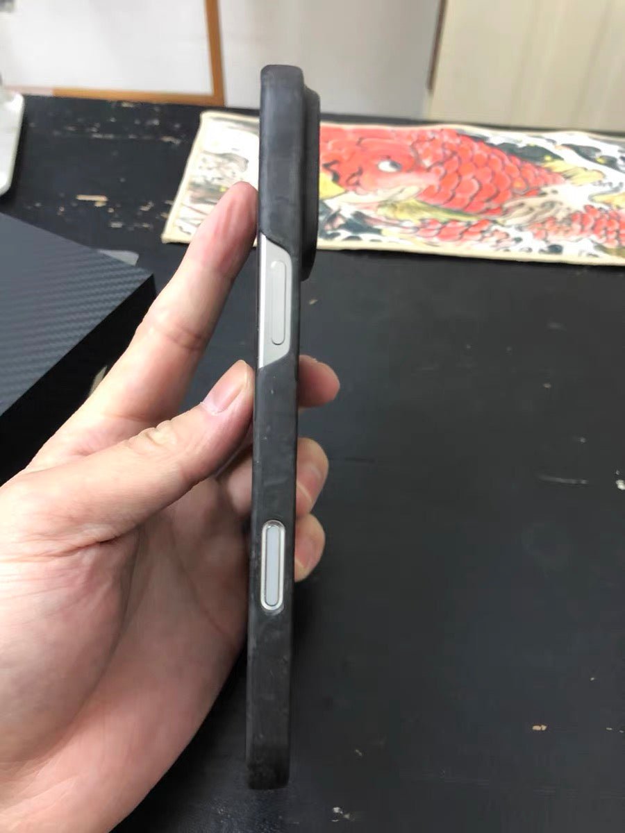 Luxury forged gold foil carbon fiber phone case for iPhone.