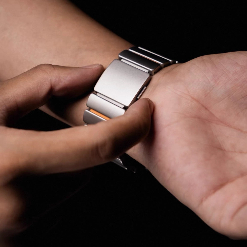 Aviator Titanium Fluoroelastomer Magnetic Strap for Apple Watch